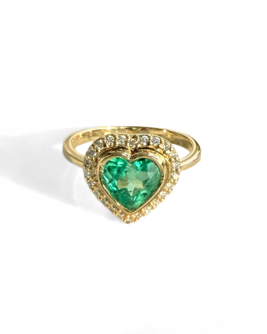 Anillo Corazón con Esmeralda Colombiana y Diamantes